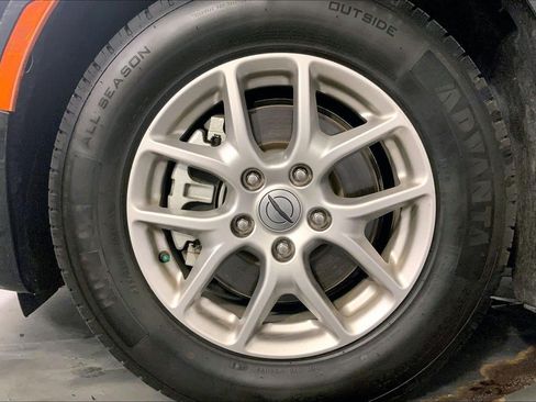 Used 2024 Chrysler Pacifica Touring-L FWD image 9