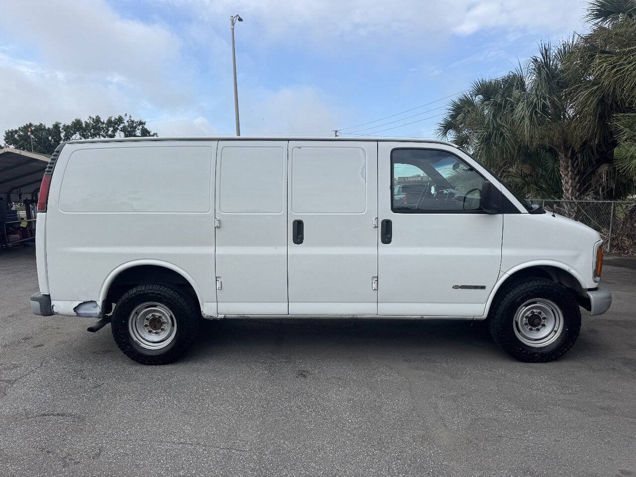 Used 2001 Chevrolet Express 2500 RWD image 7