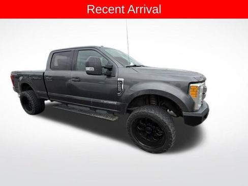 Used 2017 Ford F250 XLT AWD/4WD image 2
