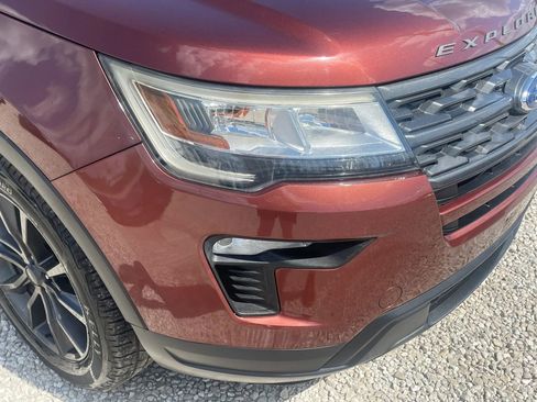 Used 2018 Ford Explorer XLT w/ Equipment Group 202A AWD/4WD image 12