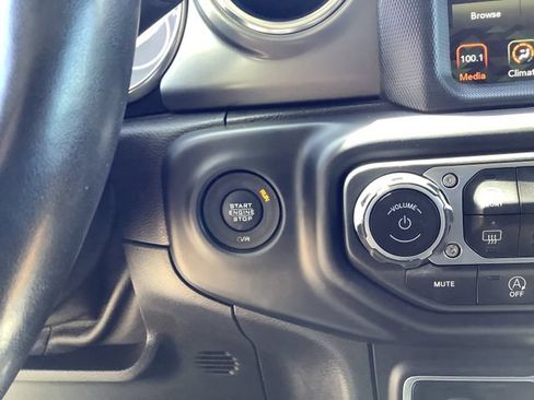 Used 2021 Jeep Wrangler Unlimited Rubicon AWD/4WD image 16