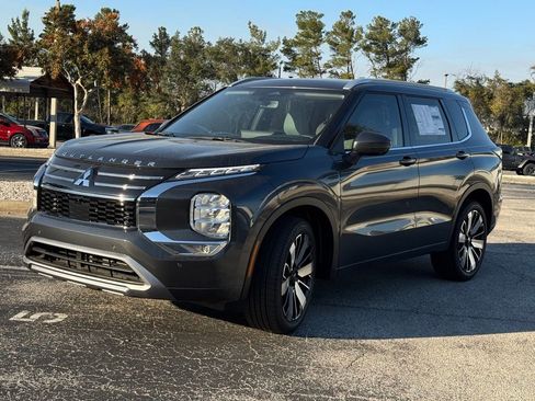 New 2025 Mitsubishi Outlander SEL image 3