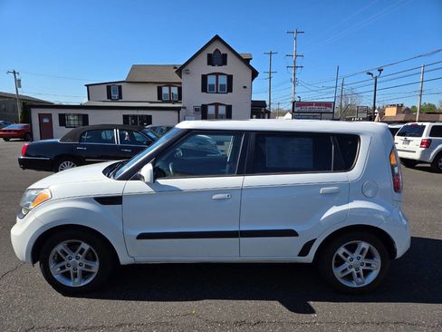 Used 2010 Kia Soul + image 9