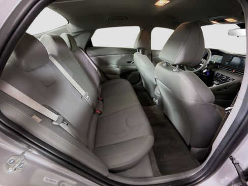 Used 2025 Hyundai Elantra SE image 26