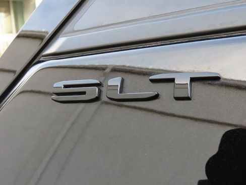 Used 2022 GMC Terrain SLT w/ Tech Package image 13