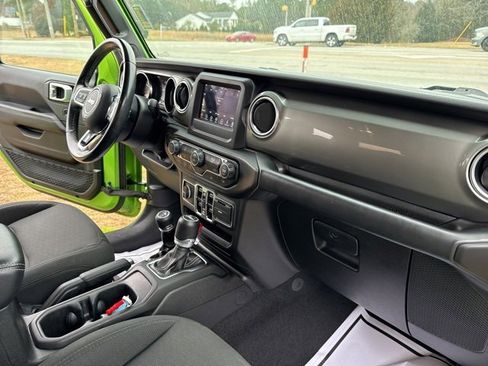 Used 2019 Jeep Wrangler Unlimited Sahara image 33