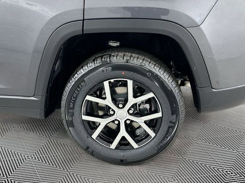 New 2025 Jeep Grand Cherokee Limited w/ Luxury Tech Group II image 16