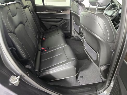 New 2025 Jeep Grand Cherokee Limited w/ Black Appearance Package image 27