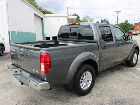 Used 2017 Nissan Frontier SV w/ SV Value Truck Package AWD/4WD image 6