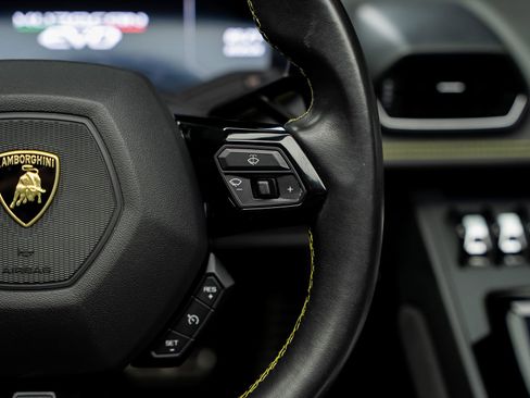 Used 2020 Lamborghini Huracan EVO RWD image 43