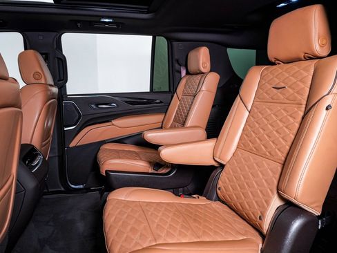 Used 2022 Cadillac Escalade ESV Sport w/ Touring Package AWD/4WD image 18