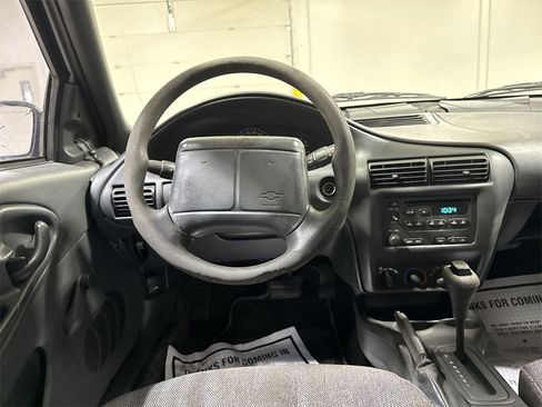 Used 2001 Chevrolet Cavalier Sedan w/ Preferred Equipment Group 1 image 18