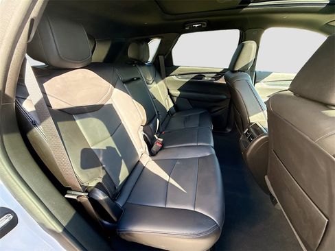Used 2024 Cadillac XT5 Premium Luxury image 30