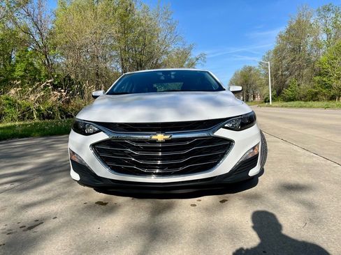 Used 2022 Chevrolet Malibu LT image 3