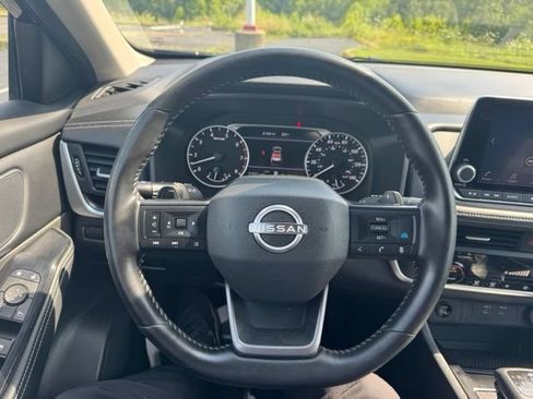 Used 2025 Nissan Rogue SV AWD/4WD image 21