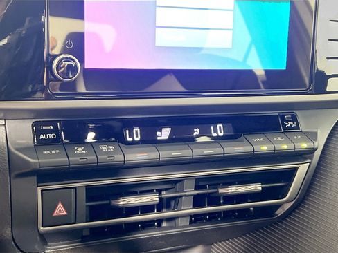 Used 2026 Toyota Camry SE FWD image 26