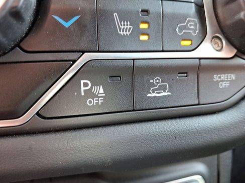 Used 2024 Jeep Wrangler Unlimited Sahara w/ Safety Group image 19