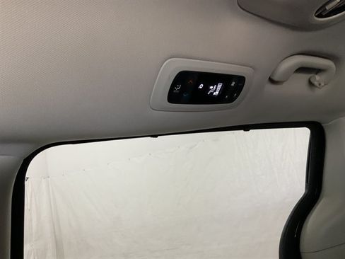 Used 2024 Chrysler Pacifica Touring-L FWD image 43