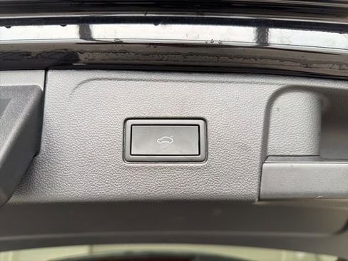 Used 2024 Volkswagen Atlas SE image 33