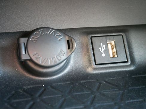 Used 2025 Toyota RAV4 XLE AWD/4WD image 30