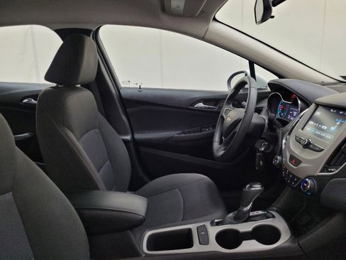 Used 2018 Chevrolet Cruze LS FWD image 21
