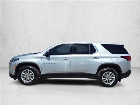 Used 2022 Chevrolet Traverse LS FWD image 9