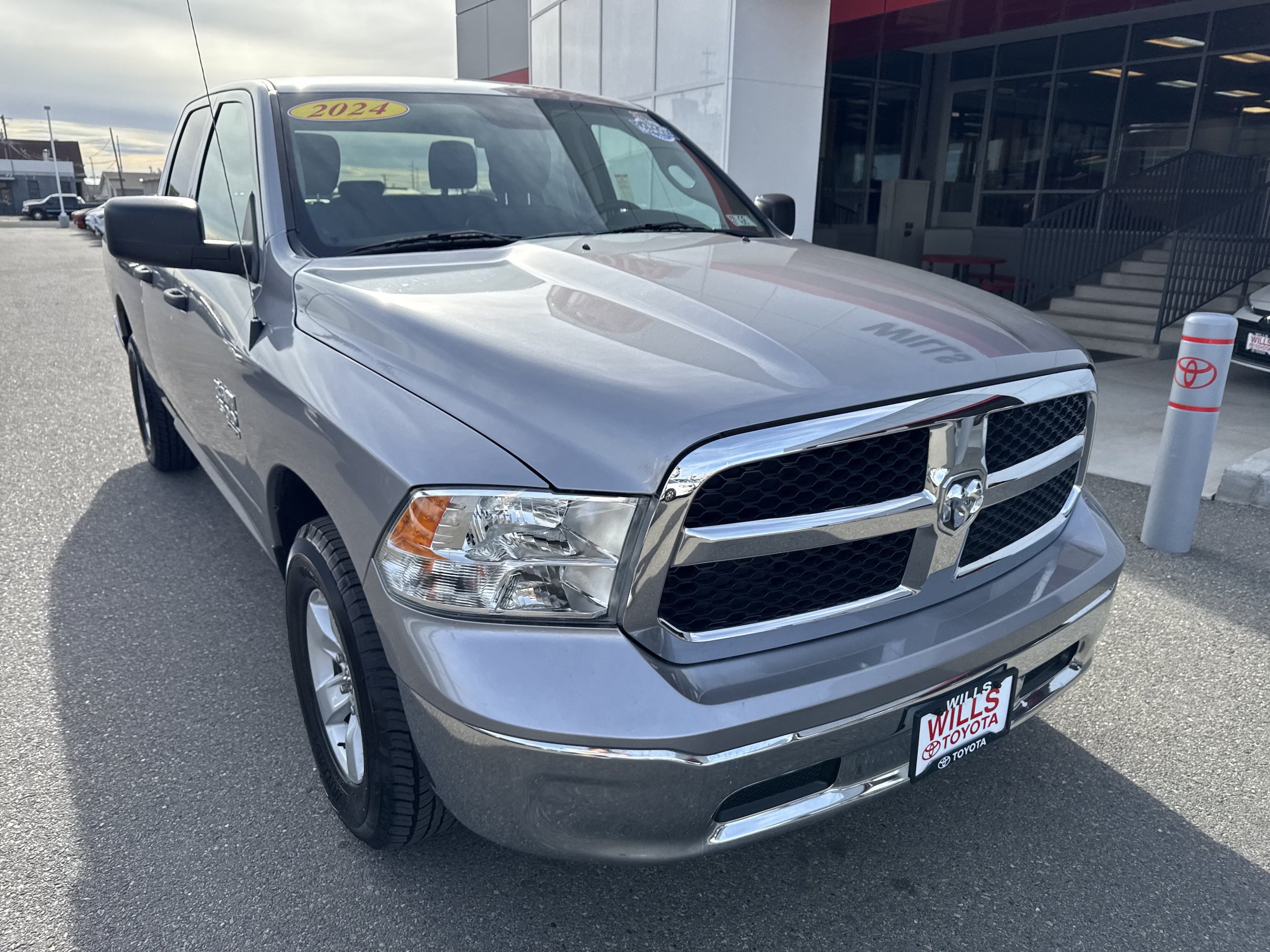 Used 2024 RAM 1500 Classic SLT AWD/4WD image 1