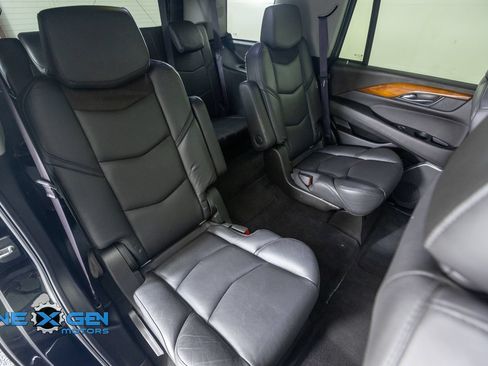 Used 2017 Cadillac Escalade Luxury AWD/4WD image 40