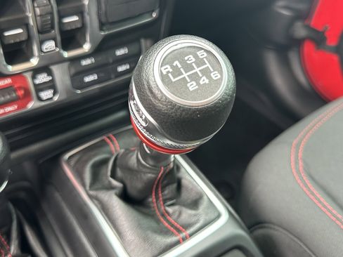 Used 2021 Jeep Gladiator Rubicon w/ Cold Weather Group image 25