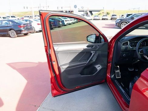 Used 2024 Volkswagen Tiguan SEL R-Line image 11