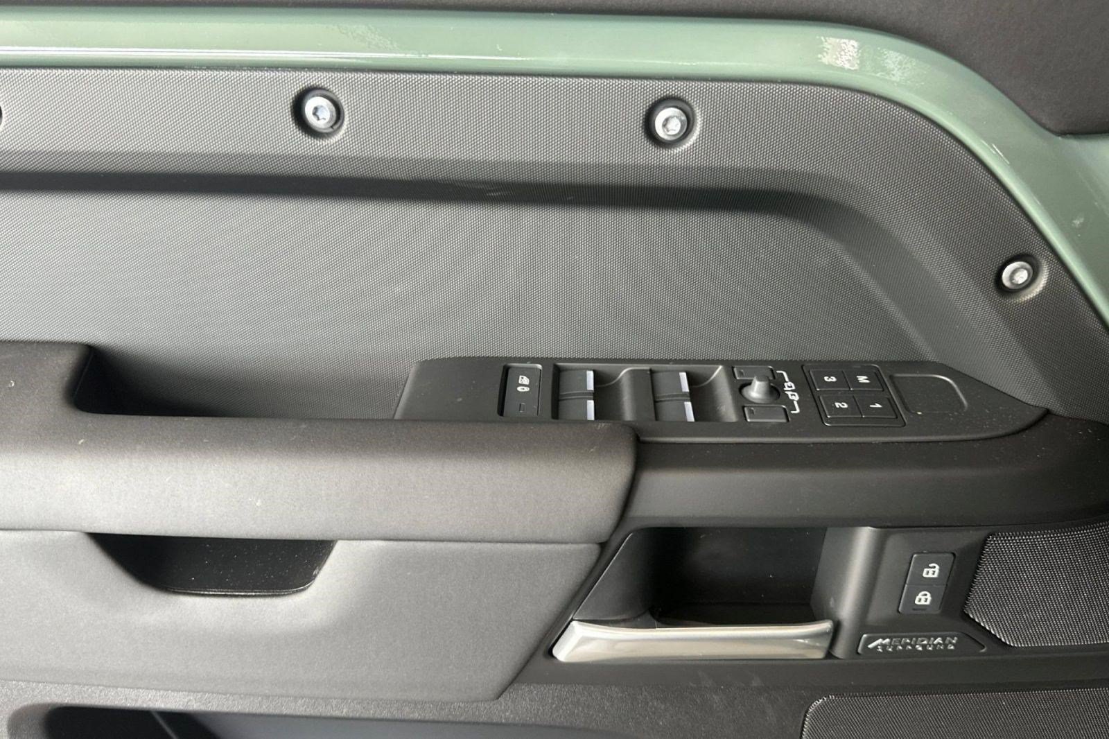 New 2026 Land Rover Defender 110 Trophy Edition AWD/4WD image 14