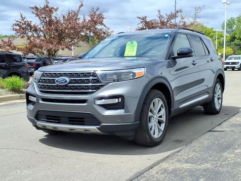 Certified 2023 Ford Explorer XLT w/ Equipment Group 202A AWD/4WD image 3