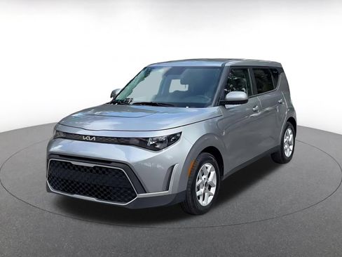 Used 2025 Kia Soul LX w/ LX Technology Package FWD image 6