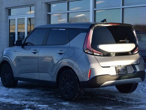 Used 2023 Kia Soul LX image 4