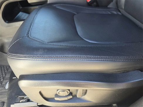 Used 2024 Land Rover Defender 110 X-Dynamic SE image 18