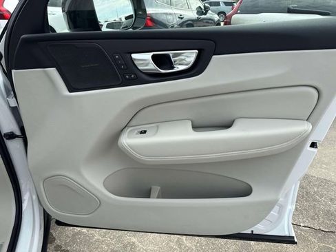 New 2026 Volvo XC60 B5 Ultra w/ Climate Package image 18