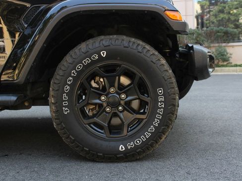 Used 2022 Jeep Gladiator Sport image 4