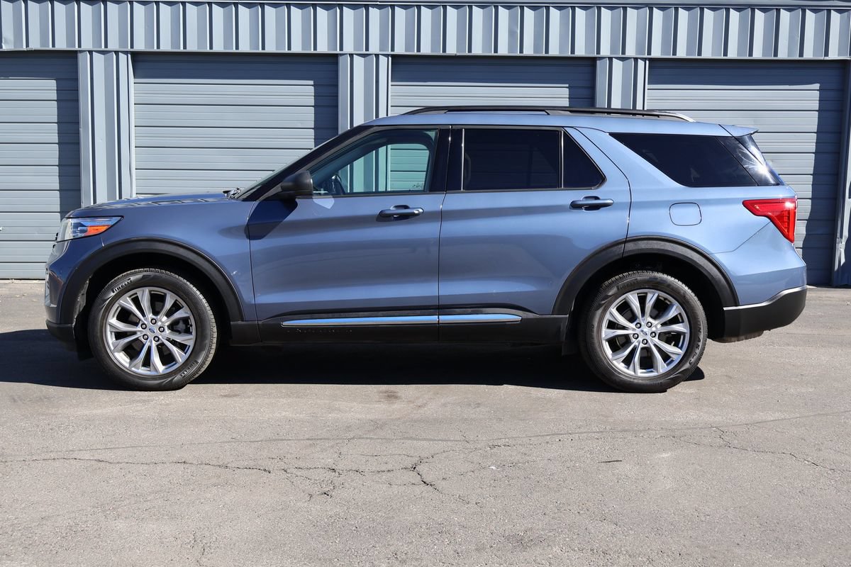 Used 2021 Ford Explorer XLT w/ Equipment Group 202A AWD/4WD image 2