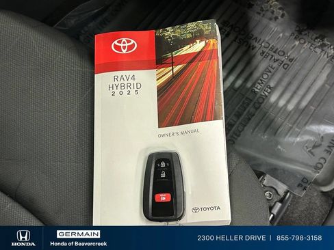 Used 2025 Toyota RAV4 XLE AWD/4WD image 29
