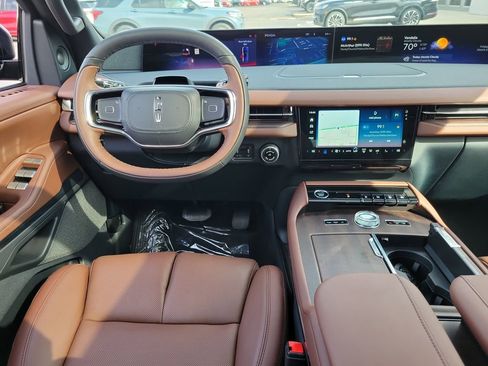 New 2026 Lincoln Navigator L Reserve AWD/4WD image 12