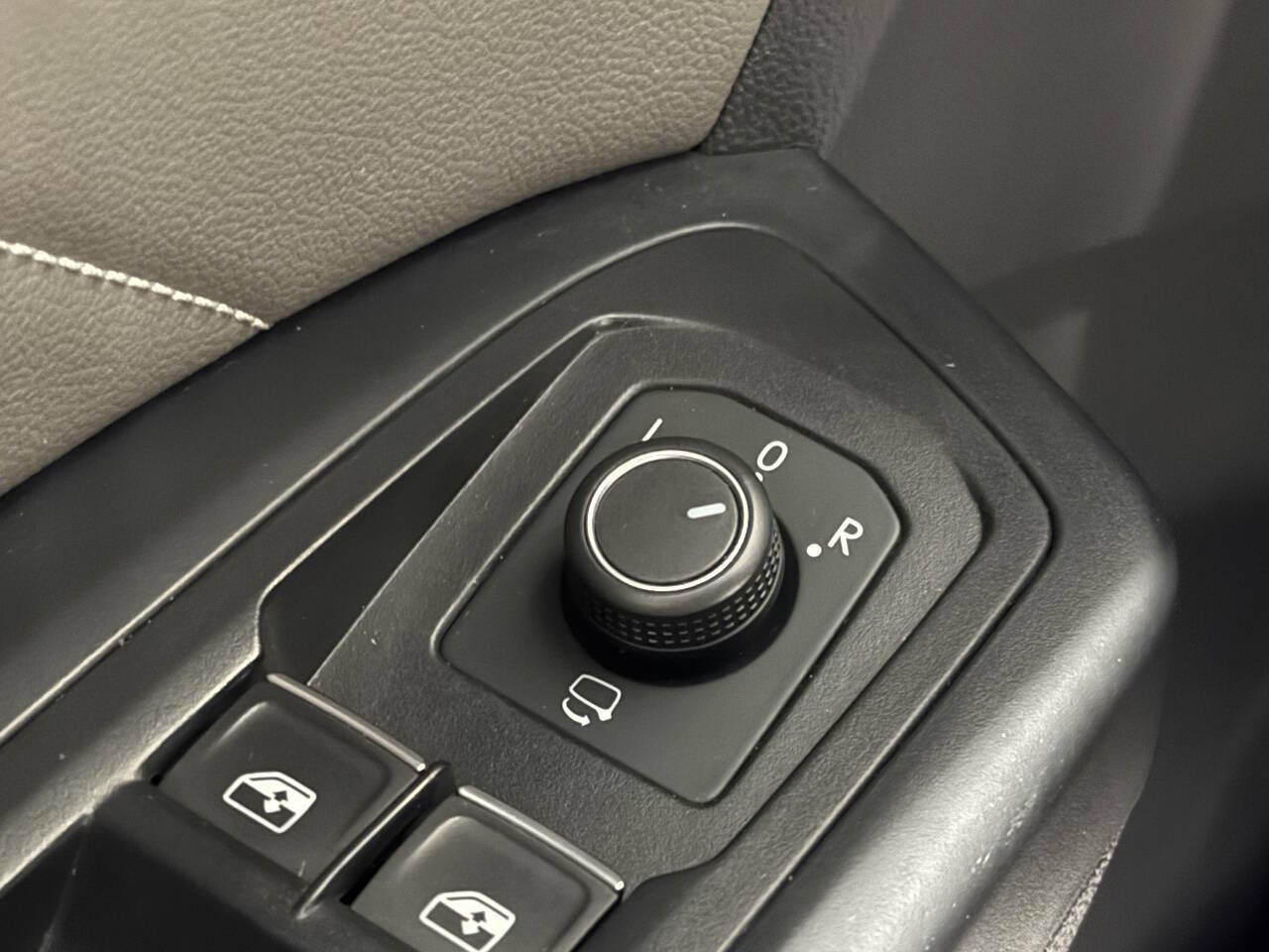 Used 2021 Volkswagen Atlas Cross Sport SEL Premium R-Line w/ Cross Sport MDO Package AWD/4WD image 33