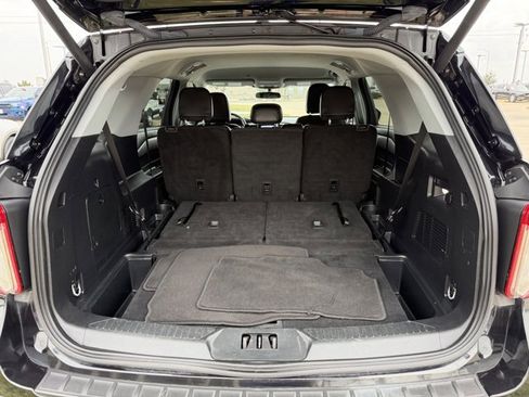 Used 2023 Ford Explorer XLT w/ Equipment Group 202A image 7