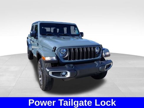 Used 2024 Jeep Gladiator Sport AWD/4WD image 4