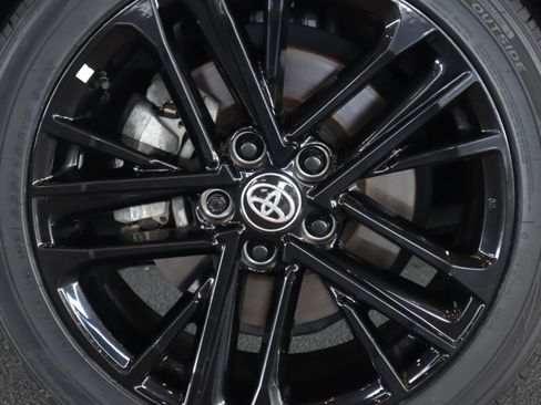 Used 2025 Toyota Camry SE image 7