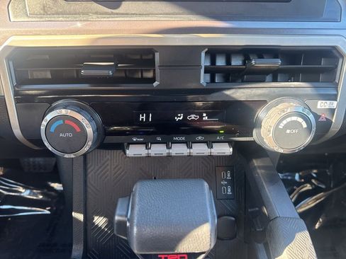 Used 2025 Toyota Tacoma TRD Off-Road image 18