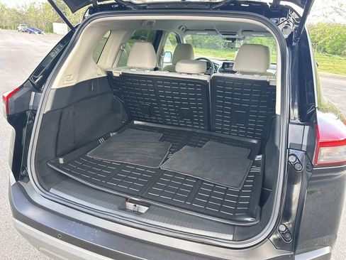 Used 2023 Nissan Rogue SV image 13