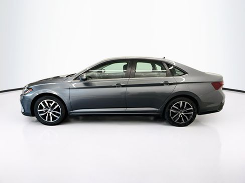 Used 2025 Volkswagen Jetta SE FWD image 4