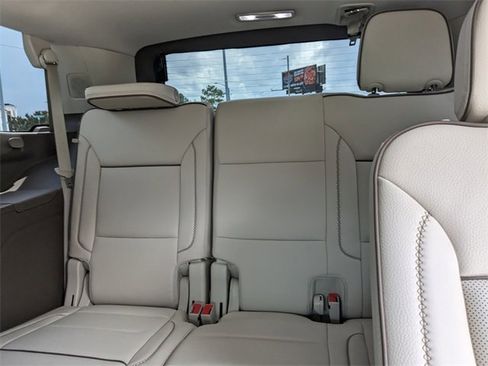 Used 2024 GMC Yukon Denali w/ Denali Reserve Package image 15