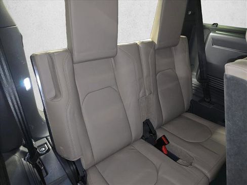 Used 2020 Land Rover Defender 110 HSE image 12