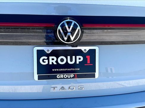 New 2026 Volkswagen Taos SE FWD image 15